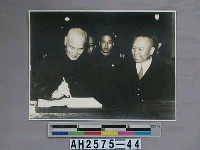 藏品(故總統蔣公生活照片：蔣中正親臨國民大會報到照片)的圖片